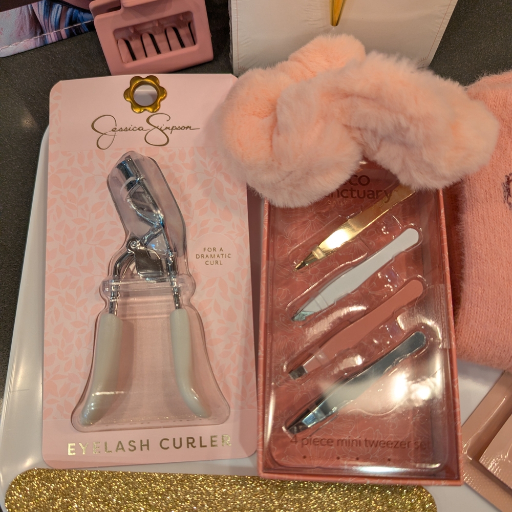 Pink Beauty and Self-Care Set - Picture 6 of 10
